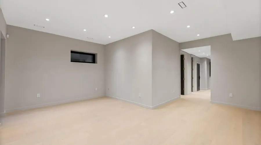 1090 Ella Avenue, Mississauga, Ontario, L5E 1H5, Canada, 3 Bedrooms Bedrooms, ,4 BathroomsBathrooms,Residential,For Sale,1936173