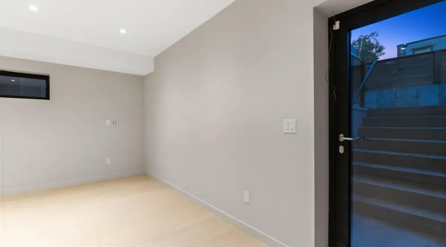 1090 Ella Avenue, Mississauga, Ontario, L5E 1H5, Canada, 3 Bedrooms Bedrooms, ,4 BathroomsBathrooms,Residential,For Sale,1936173