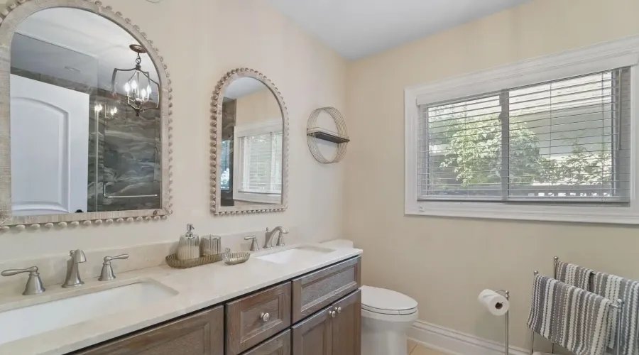 1480 Clarkson Road N, Mississauga, Ontario, L5J 2W9, Canada, 3 Bedrooms Bedrooms, ,3 BathroomsBathrooms,Residential,For Sale,1936174