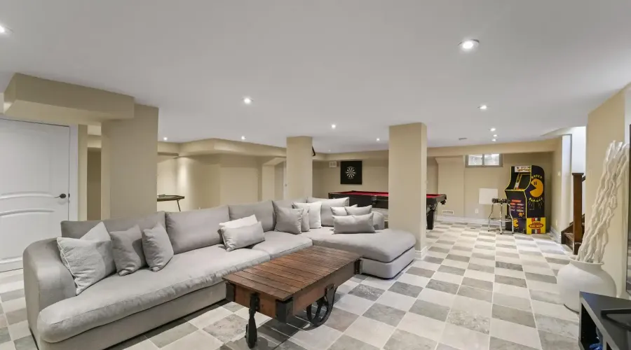 1480 Clarkson Road N, Mississauga, Ontario, L5J 2W9, Canada, 3 Bedrooms Bedrooms, ,3 BathroomsBathrooms,Residential,For Sale,1936174