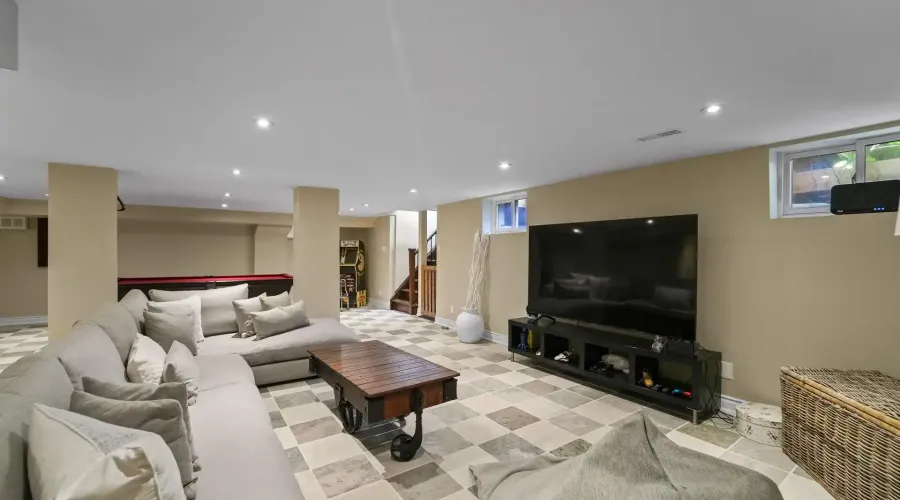 1480 Clarkson Road N, Mississauga, Ontario, L5J 2W9, Canada, 3 Bedrooms Bedrooms, ,3 BathroomsBathrooms,Residential,For Sale,1936174