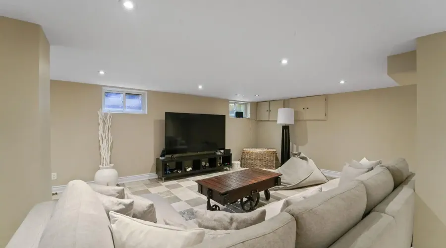 1480 Clarkson Road N, Mississauga, Ontario, L5J 2W9, Canada, 3 Bedrooms Bedrooms, ,3 BathroomsBathrooms,Residential,For Sale,1936174