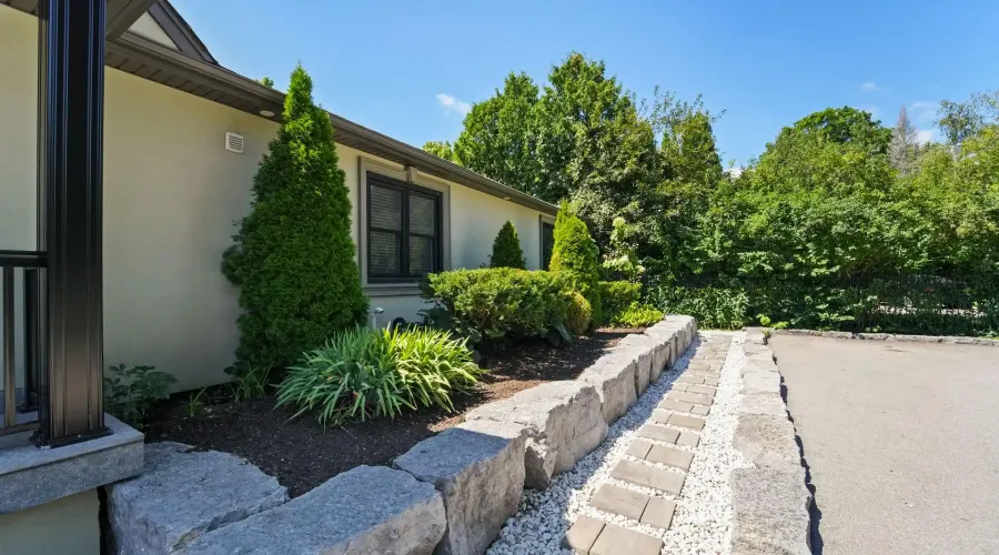 1480 Clarkson Road N, Mississauga, Ontario, L5J 2W9, Canada, 3 Bedrooms Bedrooms, ,3 BathroomsBathrooms,Residential,For Sale,1936174