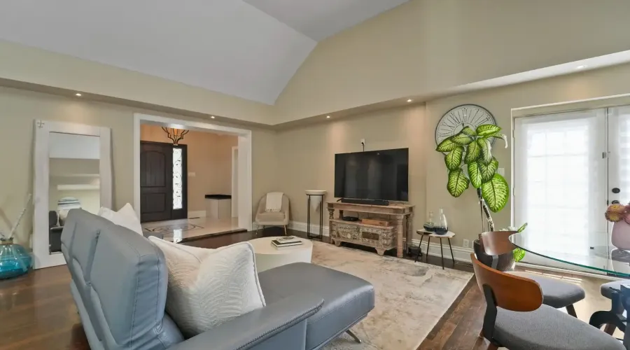 1480 Clarkson Road N, Mississauga, Ontario, L5J 2W9, Canada, 3 Bedrooms Bedrooms, ,3 BathroomsBathrooms,Residential,For Sale,1936174