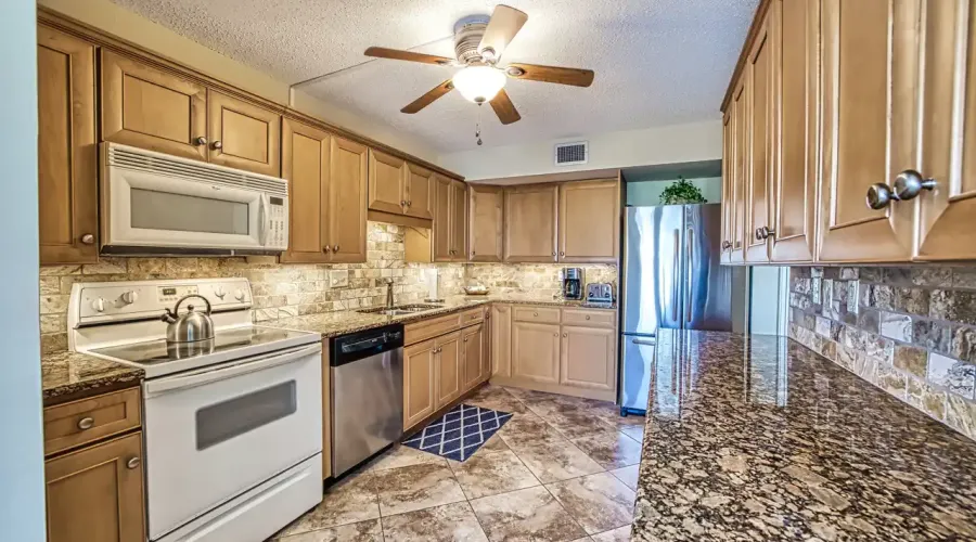 200 Periwinkle Way, Sanibel, Florida, 33957, United States, 3 Bedrooms Bedrooms, 10 Rooms Rooms,2 BathroomsBathrooms,Condo,For Sale,Lighthouse Point,Periwinkle,2,1941396