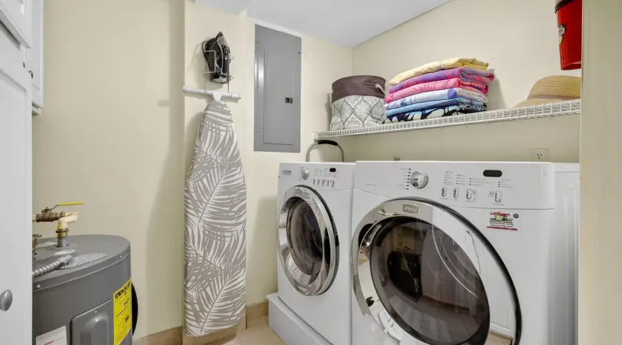 200 Periwinkle Way, Sanibel, Florida, 33957, United States, 3 Bedrooms Bedrooms, 8 Rooms Rooms,2 BathroomsBathrooms,Waterfront,For Sale,Lighthouse Point,Periwinkle,2,1941397