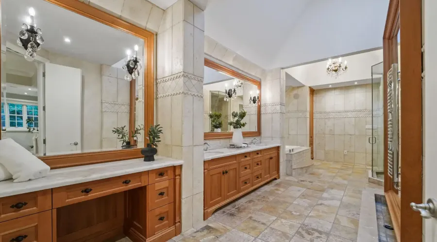 2025 Heartwood Court, Mississauga, Ontario, L5C 4P7, Canada, 4 Bedrooms Bedrooms, ,5 BathroomsBathrooms,Residential,For Sale,1942412