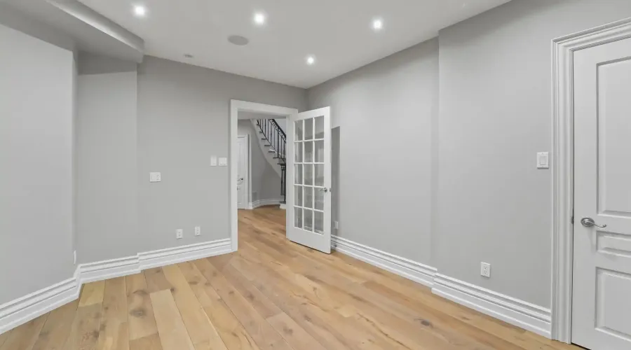 2025 Heartwood Court, Mississauga, Ontario, L5C 4P7, Canada, 4 Bedrooms Bedrooms, ,5 BathroomsBathrooms,Residential,For Sale,1942412