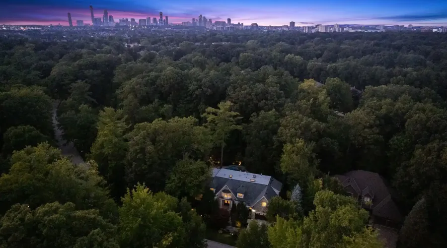 2025 Heartwood Court, Mississauga, Ontario, L5C 4P7, Canada, 4 Bedrooms Bedrooms, ,5 BathroomsBathrooms,Residential,For Sale,1942412