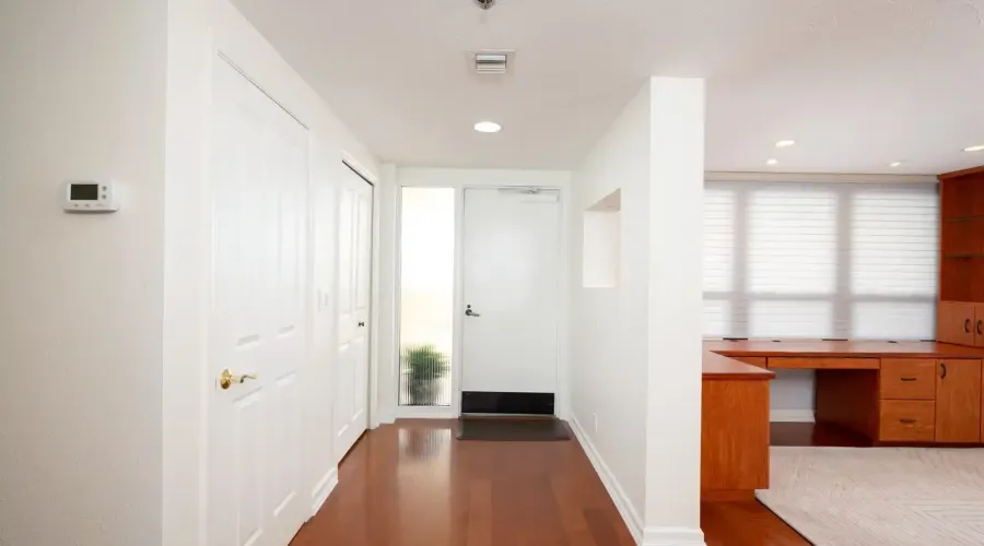 1255 N Gulfstream Ave, Sarasota, Florida, 34236, United States, 2 Bedrooms Bedrooms, 5 Rooms Rooms,2 BathroomsBathrooms,Residential,For Sale,Bay Plaza,Gulfstream Ave,1942413