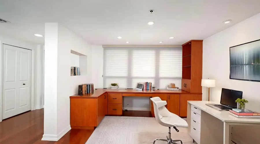 1255 N Gulfstream Ave, Sarasota, Florida, 34236, United States, 2 Bedrooms Bedrooms, 5 Rooms Rooms,2 BathroomsBathrooms,Residential,For Sale,Bay Plaza,Gulfstream Ave,1942413