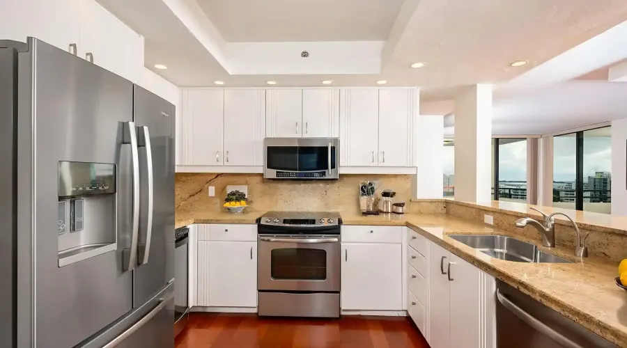 1255 N Gulfstream Ave, Sarasota, Florida, 34236, United States, 2 Bedrooms Bedrooms, 5 Rooms Rooms,2 BathroomsBathrooms,Residential,For Sale,Bay Plaza,Gulfstream Ave,1942413