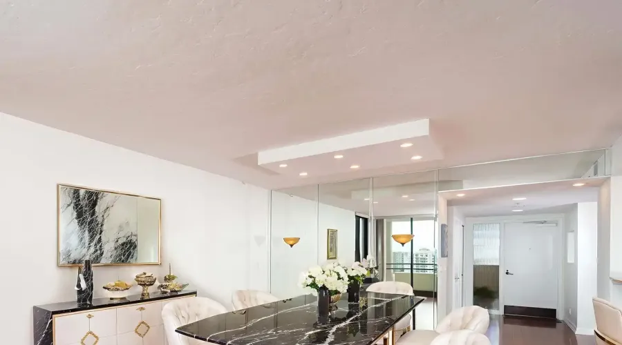 1255 N Gulfstream Ave, Sarasota, Florida, 34236, United States, 2 Bedrooms Bedrooms, 5 Rooms Rooms,2 BathroomsBathrooms,Residential,For Sale,Bay Plaza,Gulfstream Ave,1942413