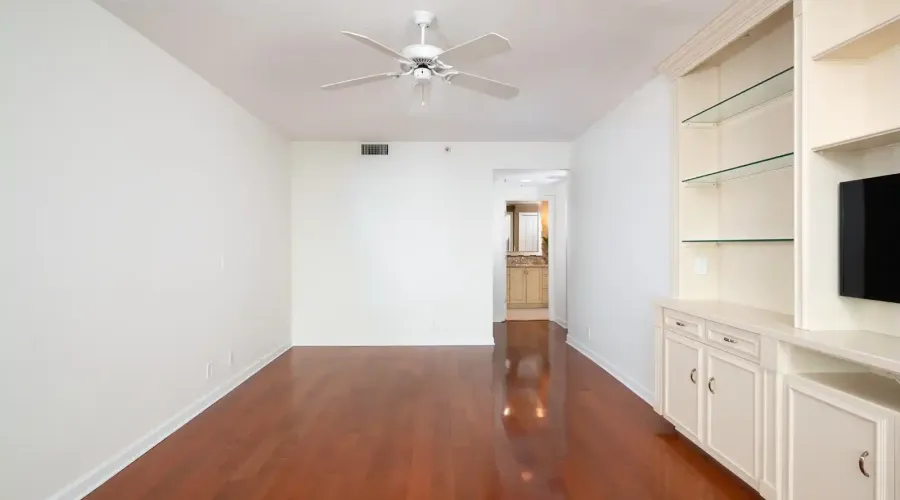 1255 N Gulfstream Ave, Sarasota, Florida, 34236, United States, 2 Bedrooms Bedrooms, 5 Rooms Rooms,2 BathroomsBathrooms,Residential,For Sale,Bay Plaza,Gulfstream Ave,1942413