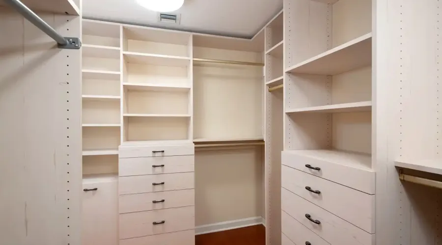 1255 N Gulfstream Ave, Sarasota, Florida, 34236, United States, 2 Bedrooms Bedrooms, 5 Rooms Rooms,2 BathroomsBathrooms,Residential,For Sale,Bay Plaza,Gulfstream Ave,1942413