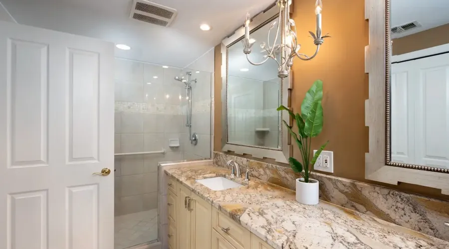 1255 N Gulfstream Ave, Sarasota, Florida, 34236, United States, 2 Bedrooms Bedrooms, 5 Rooms Rooms,2 BathroomsBathrooms,Residential,For Sale,Bay Plaza,Gulfstream Ave,1942413