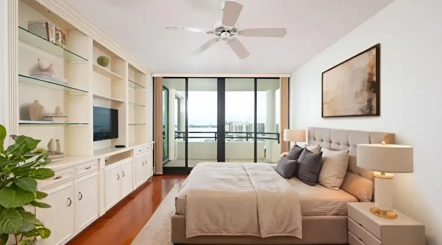 1255 N Gulfstream Ave, Sarasota, Florida, 34236, United States, 2 Bedrooms Bedrooms, 5 Rooms Rooms,2 BathroomsBathrooms,Residential,For Sale,Bay Plaza,Gulfstream Ave,1942413