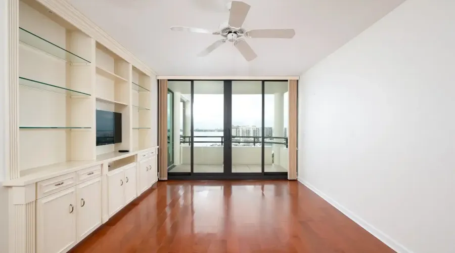 1255 N Gulfstream Ave, Sarasota, Florida, 34236, United States, 2 Bedrooms Bedrooms, 5 Rooms Rooms,2 BathroomsBathrooms,Residential,For Sale,Bay Plaza,Gulfstream Ave,1942413