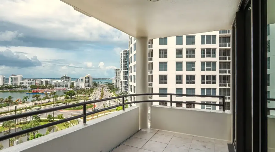 1255 N Gulfstream Ave, Sarasota, Florida, 34236, United States, 2 Bedrooms Bedrooms, 5 Rooms Rooms,2 BathroomsBathrooms,Residential,For Sale,Bay Plaza,Gulfstream Ave,1942413