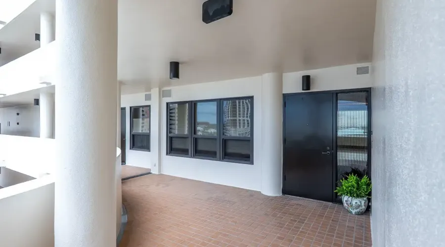 1255 N Gulfstream Ave, Sarasota, Florida, 34236, United States, 2 Bedrooms Bedrooms, 5 Rooms Rooms,2 BathroomsBathrooms,Residential,For Sale,Bay Plaza,Gulfstream Ave,1942413