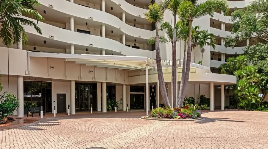 1255 N Gulfstream Ave, Sarasota, Florida, 34236, United States, 2 Bedrooms Bedrooms, 5 Rooms Rooms,2 BathroomsBathrooms,Residential,For Sale,Bay Plaza,Gulfstream Ave,1942413