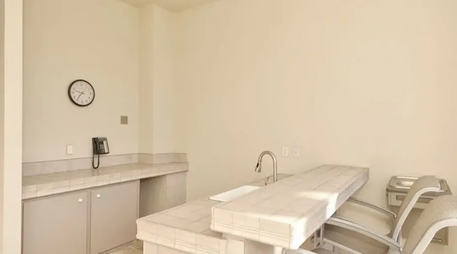 1255 N Gulfstream Ave, Sarasota, Florida, 34236, United States, 2 Bedrooms Bedrooms, 5 Rooms Rooms,2 BathroomsBathrooms,Residential,For Sale,Bay Plaza,Gulfstream Ave,1942413