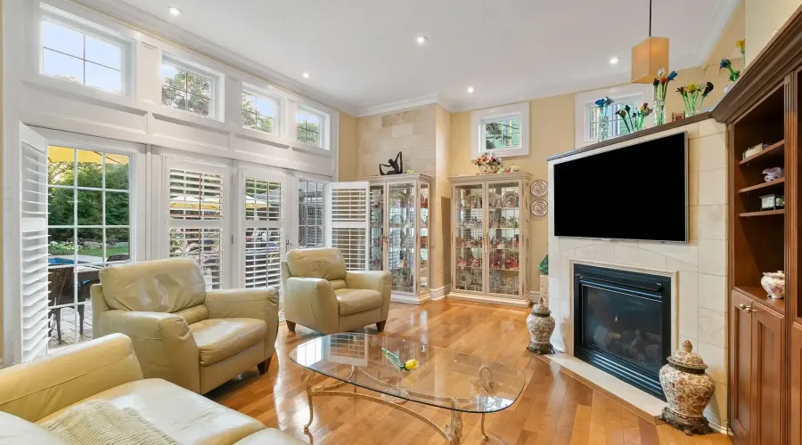 1522 Glenhill Crescent, Mississauga, Ontario, L5H 3C5, Canada, 2 Bedrooms Bedrooms, ,3 BathroomsBathrooms,Residential,For Sale,1942414