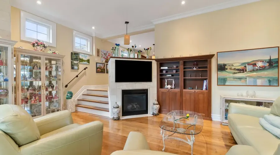 1522 Glenhill Crescent, Mississauga, Ontario, L5H 3C5, Canada, 2 Bedrooms Bedrooms, ,3 BathroomsBathrooms,Residential,For Sale,1942414
