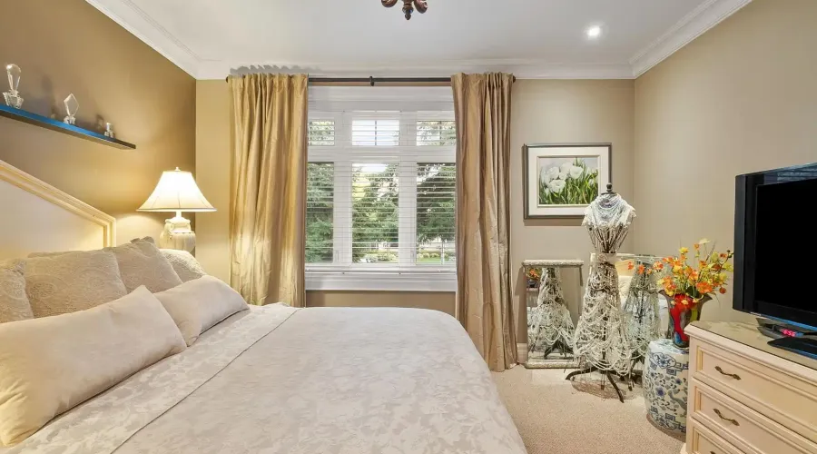 1522 Glenhill Crescent, Mississauga, Ontario, L5H 3C5, Canada, 2 Bedrooms Bedrooms, ,3 BathroomsBathrooms,Residential,For Sale,1942414