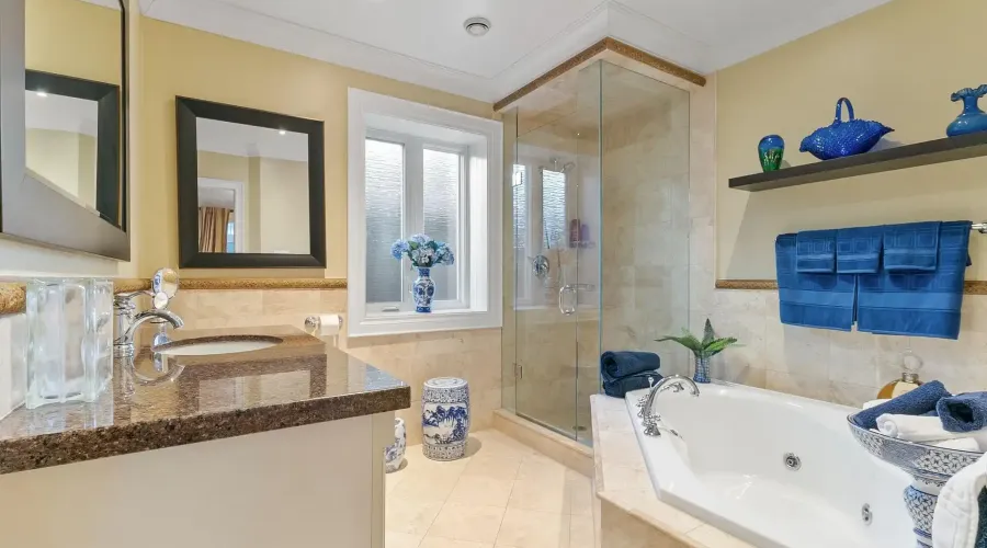 1522 Glenhill Crescent, Mississauga, Ontario, L5H 3C5, Canada, 2 Bedrooms Bedrooms, ,3 BathroomsBathrooms,Residential,For Sale,1942414