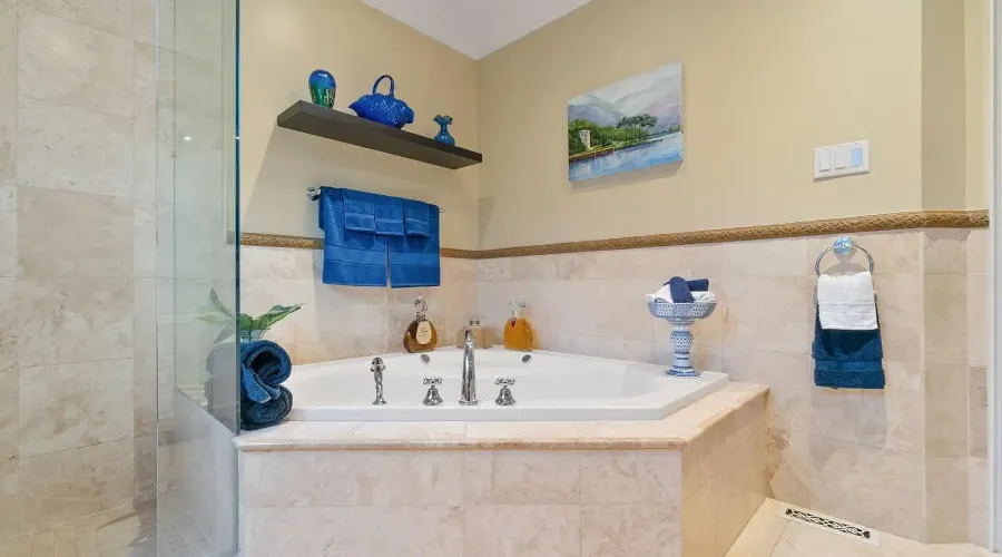 1522 Glenhill Crescent, Mississauga, Ontario, L5H 3C5, Canada, 2 Bedrooms Bedrooms, ,3 BathroomsBathrooms,Residential,For Sale,1942414