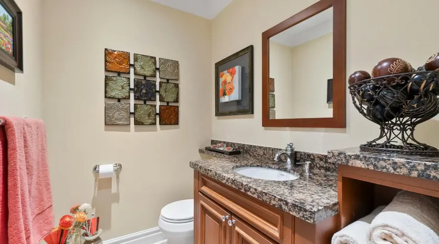 1522 Glenhill Crescent, Mississauga, Ontario, L5H 3C5, Canada, 2 Bedrooms Bedrooms, ,3 BathroomsBathrooms,Residential,For Sale,1942414