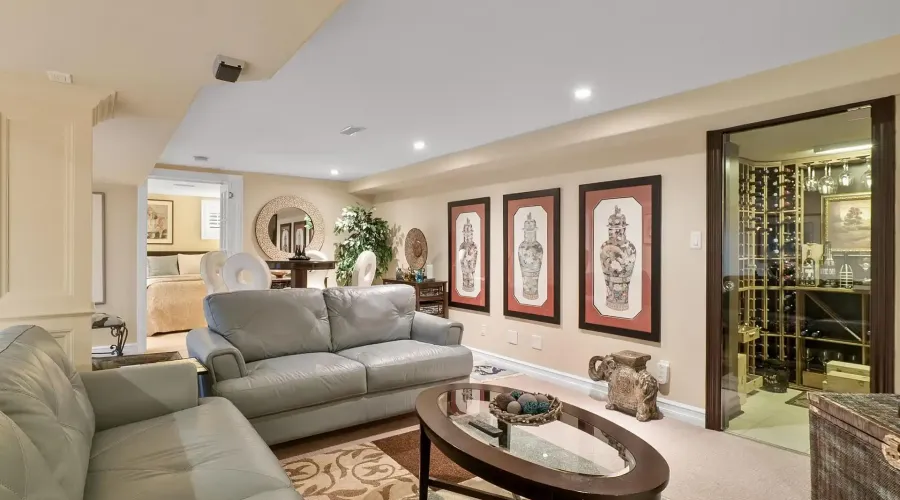 1522 Glenhill Crescent, Mississauga, Ontario, L5H 3C5, Canada, 2 Bedrooms Bedrooms, ,3 BathroomsBathrooms,Residential,For Sale,1942414