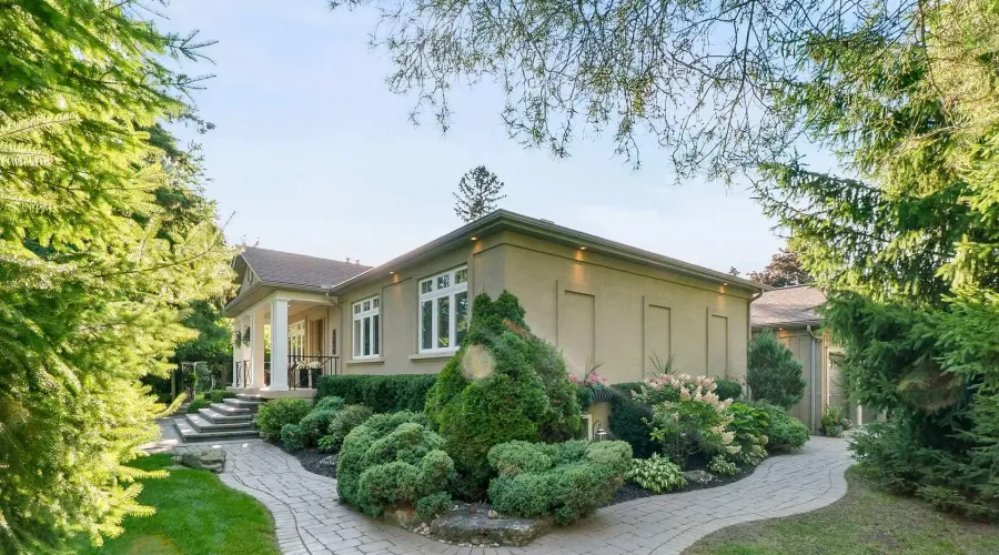 1522 Glenhill Crescent, Mississauga, Ontario, L5H 3C5, Canada, 2 Bedrooms Bedrooms, ,3 BathroomsBathrooms,Residential,For Sale,1942414
