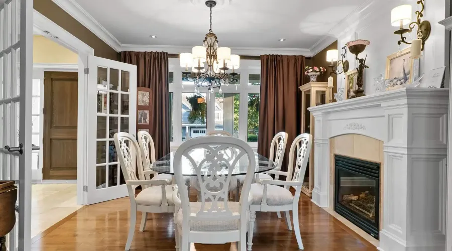 1522 Glenhill Crescent, Mississauga, Ontario, L5H 3C5, Canada, 2 Bedrooms Bedrooms, ,3 BathroomsBathrooms,Residential,For Sale,1942414