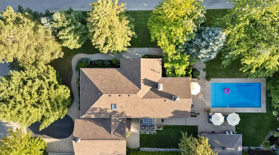 1522 Glenhill Crescent, Mississauga, Ontario, L5H 3C5, Canada, 2 Bedrooms Bedrooms, ,3 BathroomsBathrooms,Residential,For Sale,1942414