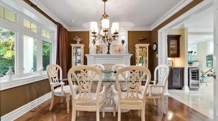 1522 Glenhill Crescent, Mississauga, Ontario, L5H 3C5, Canada, 2 Bedrooms Bedrooms, ,3 BathroomsBathrooms,Residential,For Sale,1942414
