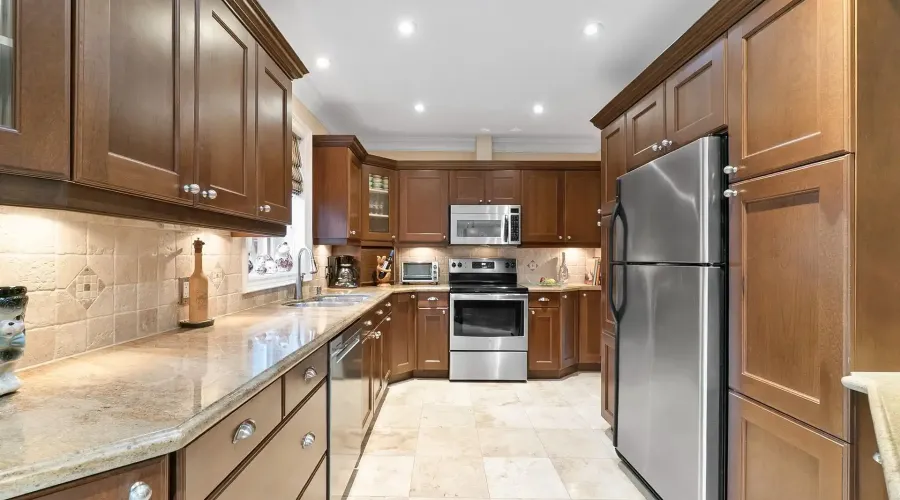 1522 Glenhill Crescent, Mississauga, Ontario, L5H 3C5, Canada, 2 Bedrooms Bedrooms, ,3 BathroomsBathrooms,Residential,For Sale,1942414