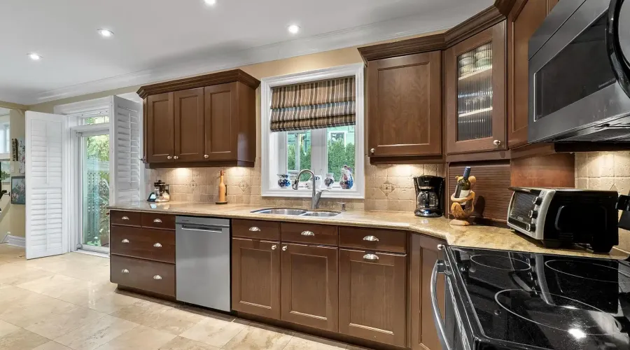 1522 Glenhill Crescent, Mississauga, Ontario, L5H 3C5, Canada, 2 Bedrooms Bedrooms, ,3 BathroomsBathrooms,Residential,For Sale,1942414