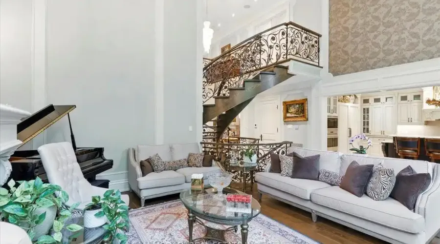 883 Parkland Avenue, Mississauga, Ontario, L5H 3G6, Canada, 4 Bedrooms Bedrooms, ,7 BathroomsBathrooms,Residential,For Sale,1943840