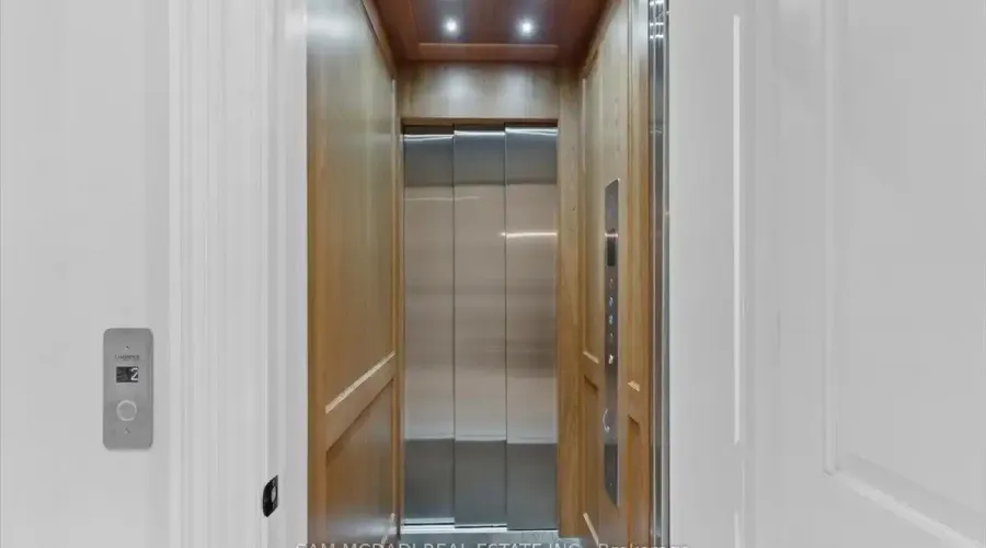 883 Parkland Avenue, Mississauga, Ontario, L5H 3G6, Canada, 4 Bedrooms Bedrooms, ,7 BathroomsBathrooms,Residential,For Sale,1943840