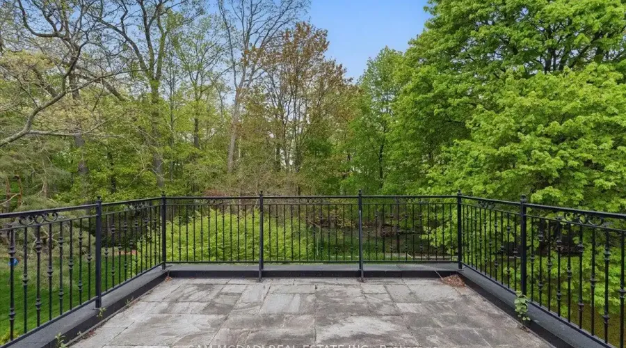 883 Parkland Avenue, Mississauga, Ontario, L5H 3G6, Canada, 4 Bedrooms Bedrooms, ,7 BathroomsBathrooms,Residential,For Sale,1943840