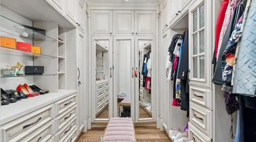 883 Parkland Avenue, Mississauga, Ontario, L5H 3G6, Canada, 4 Bedrooms Bedrooms, ,7 BathroomsBathrooms,Residential,For Sale,1943840