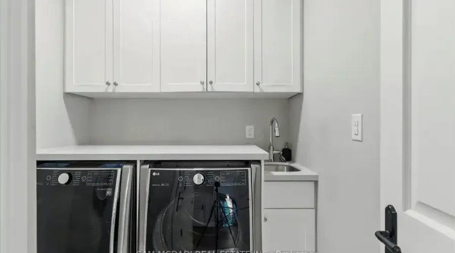 883 Parkland Avenue, Mississauga, Ontario, L5H 3G6, Canada, 4 Bedrooms Bedrooms, ,7 BathroomsBathrooms,Residential,For Sale,1943840
