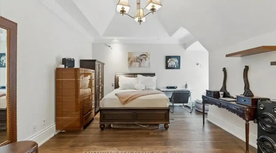 883 Parkland Avenue, Mississauga, Ontario, L5H 3G6, Canada, 4 Bedrooms Bedrooms, ,7 BathroomsBathrooms,Residential,For Sale,1943840