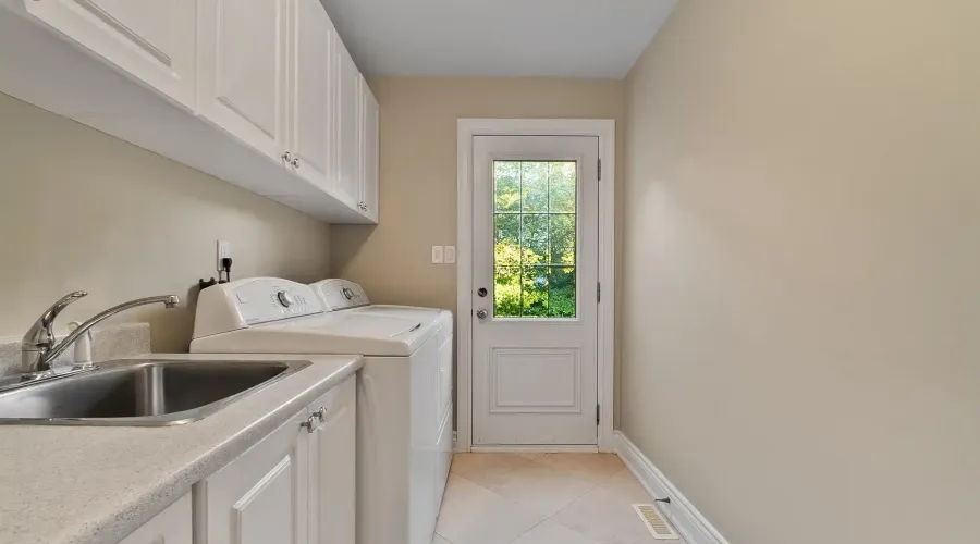 1383 Watersedge Road, Mississauga, Ontario, L5J 1A3, Canada, 5 Bedrooms Bedrooms, ,4 BathroomsBathrooms,Residential,For Sale,1943841