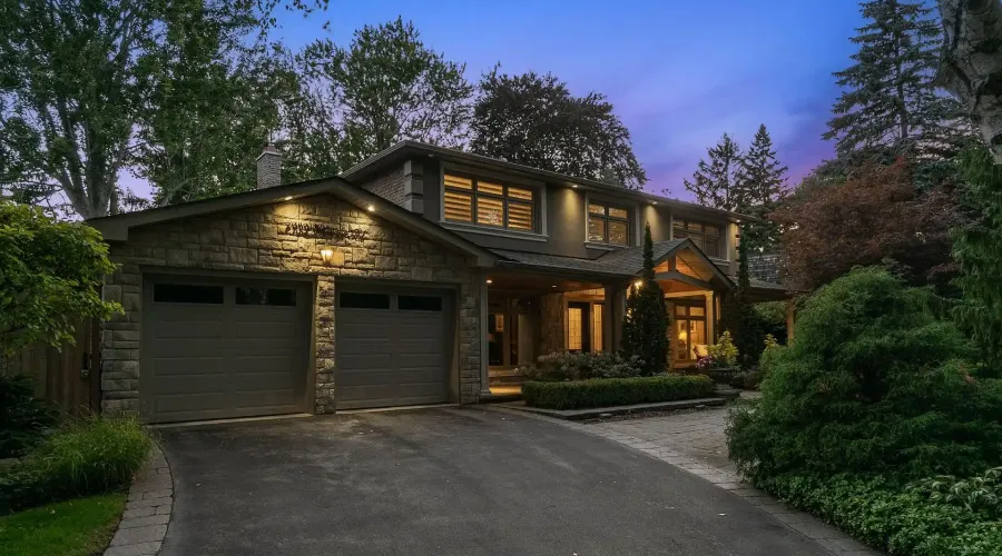 1383 Watersedge Road, Mississauga, Ontario, L5J 1A3, Canada, 5 Bedrooms Bedrooms, ,4 BathroomsBathrooms,Residential,For Sale,1943841