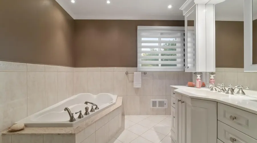 1383 Watersedge Road, Mississauga, Ontario, L5J 1A3, Canada, 5 Bedrooms Bedrooms, ,4 BathroomsBathrooms,Residential,For Sale,1943841