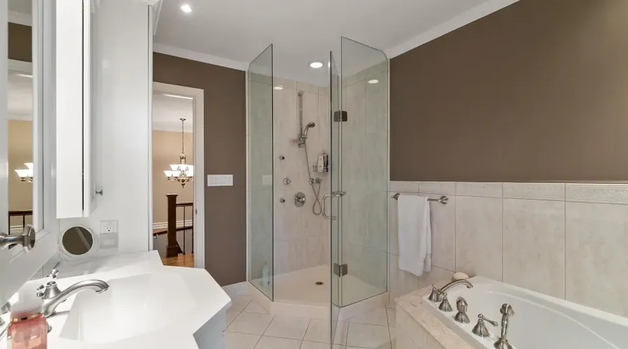 1383 Watersedge Road, Mississauga, Ontario, L5J 1A3, Canada, 5 Bedrooms Bedrooms, ,4 BathroomsBathrooms,Residential,For Sale,1943841
