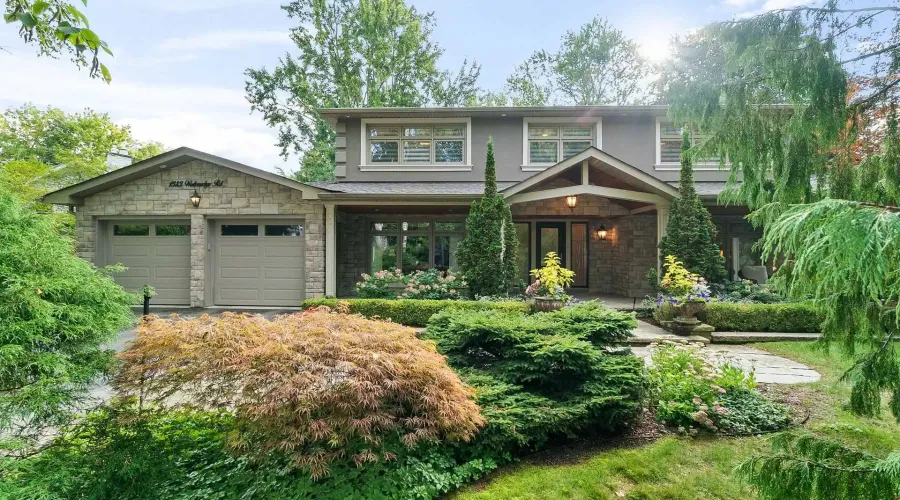 1383 Watersedge Road, Mississauga, Ontario, L5J 1A3, Canada, 5 Bedrooms Bedrooms, ,4 BathroomsBathrooms,Residential,For Sale,1943841